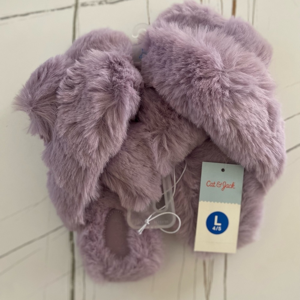 🎀NWT! Girls Fuzzy House Slippers! Size LARGE 4/5🎀